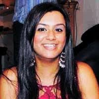 Komal Vyas's Instagram, Twitter & Facebook