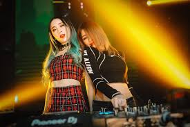 Friday Night At Barbarbar Siam2nite In 2020 Dj Remix Boyfriend Video Dj