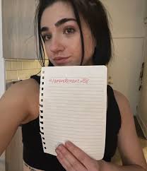 27f my last time posting here I swear : r/Doppleganger