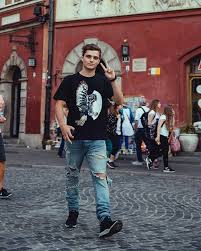 Listen Martin Garrix Shares Impressive Remix Package For His Collab With David Guetta So Far Away Edm Nations Listen to music from david guetta & martin garrix like like i do.