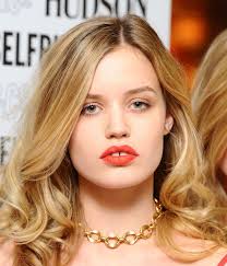 Madonna teeth carpet she grill grammys son ridiculous face david took mother scary showed grammy promised revealed him daily. Dakota Johnson Has Closed The Gap Between Her Front Teeth