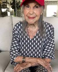 Happy 106th Birthday to 𝐂𝐚𝐫𝐞𝐧 𝐌𝐚𝐫𝐬𝐡 𝐃𝐨𝐥𝐥 Doll is best known  for being Judy Garland's stand-in during the filming of "The Wizard of Oz"  Her feet were featured in the scene where