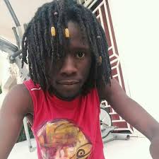 Mèg_Black se nom jèn atis pent saa ki netwaye ak desine pòtre Evelyne  Sincère nan menm plas kote yon te jwenn kò a. Se fason pa li, pou rann yon  denye omaj