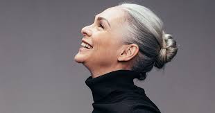 How Not To Look “Old” with Gray Hair at Any Age: 10 Fantastic Tips