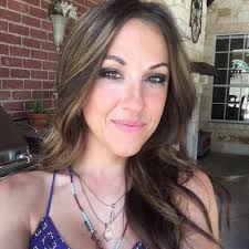 Shawna Evans's Instagram, Twitter & Facebook