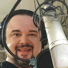 Cantor Axel dubla 'Moley' animação que estreará no canal HBO Max