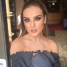The band was formed on x factor singing contest, when its members Perrie Edwards Mit Diesem Sexy Bild Inspiriert Sie Ihre Fans Promicabana