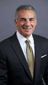 ⭐️ Celebrity sighting: The great comic and actor Adam Sandler stopped by  for a slice of @bennytudinos Tudino's pizza 🍕