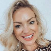 Lori Pullman's Instagram, Twitter & Facebook