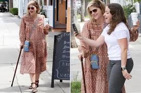 Feb 11, 2020 · selma blair is continuing to be candid about her health struggles since revealing her multiple sclerosis diagnosis a little more than a year ago. Paparazzi Photographer Helps Selma Blair Get Coffee