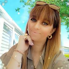 Bisoutendresse is with Orchidée Fanfan.