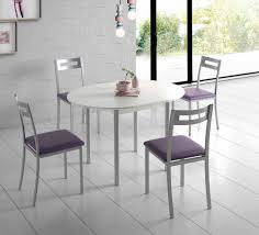 Si nuestra cocina es mediana, podemos hacer uso de una mesa extensible. Conjunto De Cocina Mesa Redonda Extensible Lagos Blanca Con Sillas Oporto Www Regaldekor Com