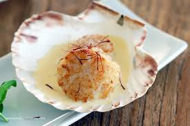 Jakobsmuscheln In Weissweinsosse Scallops In White Wine Sauce In 2020 Jakobsmuscheln Rezept Fischgerichte Weinsosse