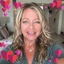 What are some recommendations for a cake for an 80th birthday party for 40  people?