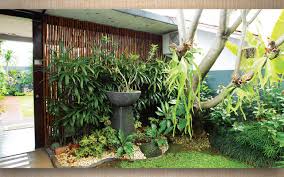 Belakangan ini, banyak pula kalangan yang menyulap area sisa belakang rumah untuk menjadi taman yang indah. 42 Model Taman Belakang Rumah Minimalis Paling Di Gemari