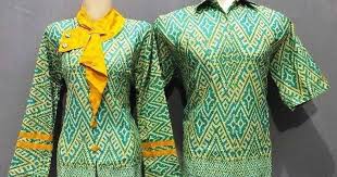 Yuk simak berbagai rekomendasi model baju gamis modern dan kekinian berikut ini agar bisa. Contoh Model Baju Guru Modis Guru Tegal