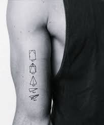 Hirscharm tattoos männliche geometrick hirscharm tattoos für männer source by aliheyderyyy. 40 Kleine Tattoo Designs Fur Manner Mit Tiefen Bedeutungen Kleines Tattoo Flugzeug Tattoo Tattoo Designs