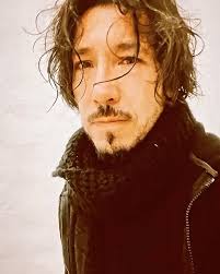 En la vida, nuestra percepción juega un papel fundamental: vemos lo que  queremos ver y prestamos atención a lo que nos llama la atención. Las redes  sociales, en este sentido, actúan como ventanas a ...