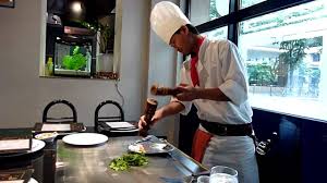 Pour les envies de cuisine chinoise et vietnamienne, je me rends généralement dans le 13ème arrondissement (metro olympiades). Restaurant Japonais Devant Vous A Paris 1 7 Youtube