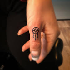 Small Dream Catcher Finger Tattoo Ink Youqueen Girly Tattoos Dreamcatcher Youqueen Cute Finger Tattoos Finger Tattoos Thumb Tattoos