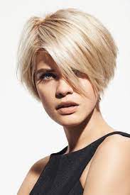 Le style capillaire asymétrique est gage d'élégance et de style. Carre Plongeant Court Coupe De Cheveux Courte Cheveux Courts Coupe De Cheveux