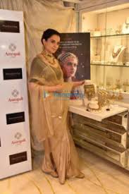 Kangana Ranaut Snapped At The Launch Of Manikarnika The Queen Of Jhansi Collection At Amrapali Store Parties Events Bollywood Hungama Wedding jewellery is one of the most important part of a bride's outfit, without which a bride is incomplete. kangana ranaut snapped at the launch of