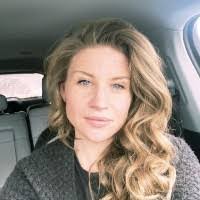 Tara Pasco's Instagram, Twitter & Facebook