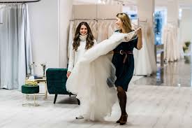 Einen tollen optischen effekt mit einem gelungenen eyecatcher erreichen sie, wenn sie ein modernes vokuhila kleid tragen. Brautkleid4u Wunderschone Brautkleider In Dormagen 20 Rabatt