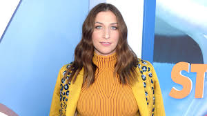 Chelsea Perettis Reaction to Annoying Pregnancy Comments Says It All | SELF