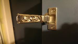 When the cabinet door is closed, a portion of the frame leaf is exposed and the entire door leaf is hidden. Kitchen Cabinet Door Quick Release Hinge Keeps Coming Off 68625 Builderscrack