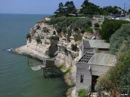 Meschers Est Une Ville Plus Au Sud De Royan Face A L Estuaire De La Gironde Le Plus Grand Estuaire D Europe Elle Est De Plus P Royan Gironde Charente Maritime