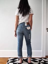 Your Guide To Levi S 501 Jeans See Them On Too The Mom Edit Levi Mom Jeans Levi Jeans 501 Levi Jeans Women
