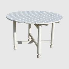 Grande table bois, traitée, poncée, recouverte de 3 couches de vernis satiné, couleur châtaignier. Grande Table De Jardin Ronde En Bois Et Pliante Le Palais Des Bricoles