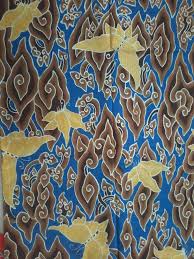 Motif mega mendung memiliki makna bahwa setiap manusia harus mampu meredam amarahnya dalam situasi dan kondisi apapun, dengan kata lain, hati manusia diharapkan bisa tetap tenang meskipun dalam keadaan marah, seperti halnya awan yang dapat menyejukkan suasana disekitarnya. Contoh Gambar Motif Batik Mega Mendung