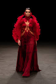 Sevdaliza sleepers' reign snakehips soldier's heart state champs stwo swindle live the tallest man on earth tkay maidza tlp tom odell twin atlantic the underachievers the vryll society wantigga warhaus warpaint whispering sons wolfmother woodie smalls: Dutch Iranian Artist Sevdaliza On Walking For Iris Van Herpen Vogue