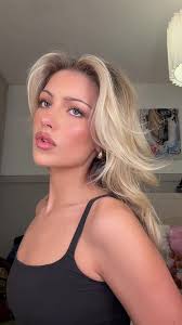 Does Lily Rowland Speak Spanish