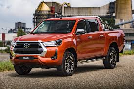 Hilux viene equipada con airbags frontales y laterales para los pasajeros delanteros, airbag de rodilla para el conductor, y airbags de cortina delanteros y traseros, brindando un ambiente seguro para todos los ocupantes. Toyota Hilux 4 X 4 2021 Novocom Top