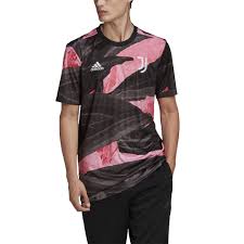 In a representation of the evolving spirit of a club still respectful of its traditions, the updated jersey sees a classic aesthetic given a modern refresh, inspired by the world of modern art. Juventus Jersey Pre Match Pink Black 2020 21 Adidas