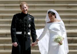 Wir können es kaum abwarten meghan markle in ihrem hochzeitskleid am tag ihrer trauung mit prinz harry bestaunen zu dürfen. Celebrity Royal Weddings Prince Harry Wedding Prince Harry And Meghan Beautiful Beach Wedding