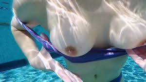 Hot teen flashes her nice tits in a public pool