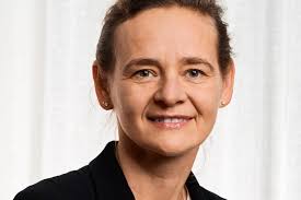 Abdicerende børskonge går i kronprins Frederiks fodspor