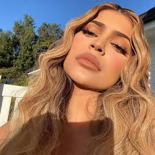 Like, how often is she going in to touch up those roots? Kylie Jenner Hair Beauty Look Book Lips Hair Colours Makeup Glamour Uk