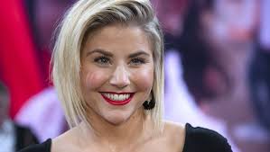 Beatrice egli ist mal wieder blickfang bei instagram. Beatrice Egli Marchenhaft Im Brautkleid Zeigt Die Sangerin Ihre Perfekte Figur Bunte De