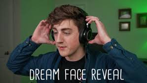 Dream urged his twitter followers to vote for the glow squid, tweeting to his fans about following them if they showed him proof of their vote, which he soon deleted. Ria Clem On Twitter I Showed My Brother Dream S Face Reveal And He Asked If It Was The Guy From The Vine Hi Welcome To Chilis