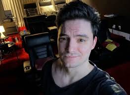 Felipe Neto e esposa de Thiago Silva discutem em rede social após derrota  do Brasil na Copa