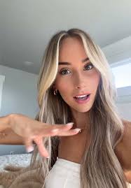 Kat Braden's Instagram, Twitter & Facebook