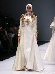 Gambar burung merpati (patagioenas speciosa). Dian Pelangi Mengangkat Tema Koleksinya Gelora Dara Di Jakarta Fashion Week 2017 Senayan City Jakarta Foto Mohammad Gaya Hijab Pakaian Wanita Gaun Fashion