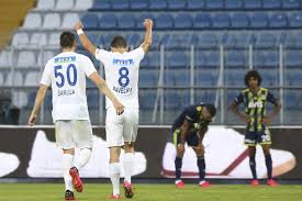 Pozisyon 92' fenerbahçe, kasımpaşa savunmasını abluka altına aldı. Fenerbahce Kasimpasa Ya 2 0 Maglup Oldu Independent Turkce
