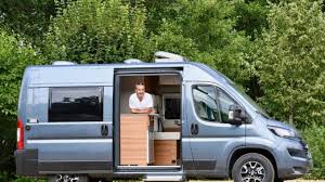 Le fourgon aménagé dépaysant et autonome. Vlow 540 Le Fourgon Petit Prix De Carado Van Life Magazine