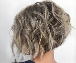 Pin By Meral On Hairstyles Choppy Bob Hairstyles Bob Hairstyles For Fine Hair Wavy Bob Hairstyles